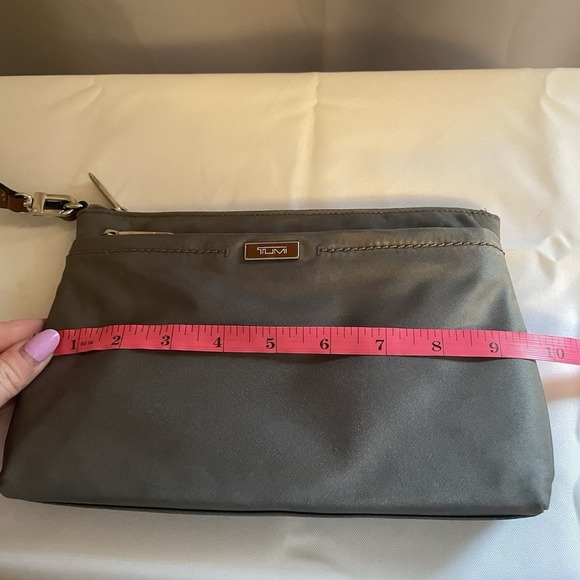 Tumi Susan Multifunction Pouch Wristlet Clutch Travel Cosmetics Gray Nylon - Picture 11 of 12